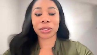 Belle_SQUIRTS IN A PUBLIC RESTROOM - Ebony