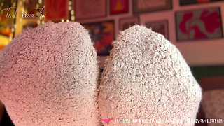 Vends-ta-culotte - Beautiful French Dominatrix Let You jerk off On Her Dirty Socks