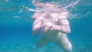 Finger-in-Pussy Vlog: BBW Bitche Underwater - POV