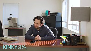 Crazy spa - Avery Black gives a divorced man a deep Nuru Massage and the ultimate utter let out