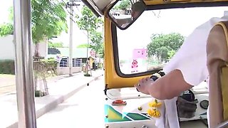 Real Thai amateur picked up in a TukTuk