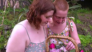 Hairy gingers lick each other and squirt in the bath