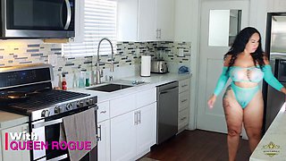 Curvy latina queen shares intense kitchen passion