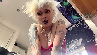 Glitterqueen1999 Eats Her Cheating Boyfriend Giantess Fetish