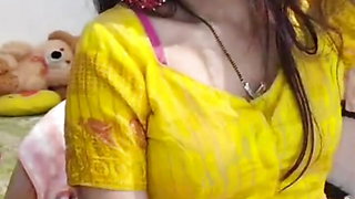 Indian girl Madhu fingering in pussy and showing sexy figure