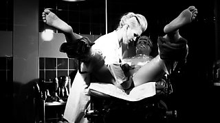 Amateur Blonde Fisting Her Ass