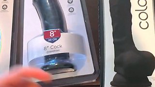 Sweet amateur babe goes solo with yellow dildo